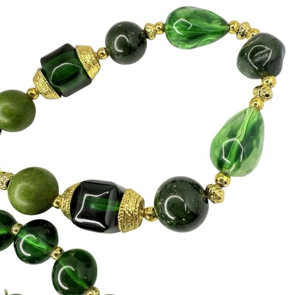 Vintage Green Glass Beaded Necklace 30" Gold Tone Lucite Classic - Picture 10 of 11
